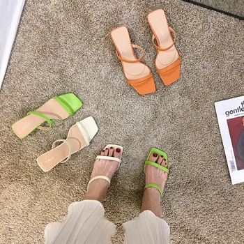 Naiste kingad, sussid väljas 2020. aasta suvel uus mood paksud kontsaga sandaalid